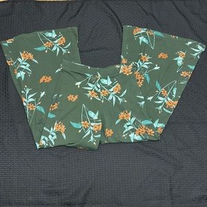Mercatto Green Bellbottom Leggings with Pretty Orange Flowers Size Medium